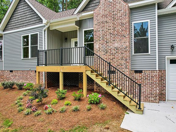 2nd image of 180 Moore Cir NE
