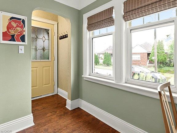 4th image of 136 Weir St N