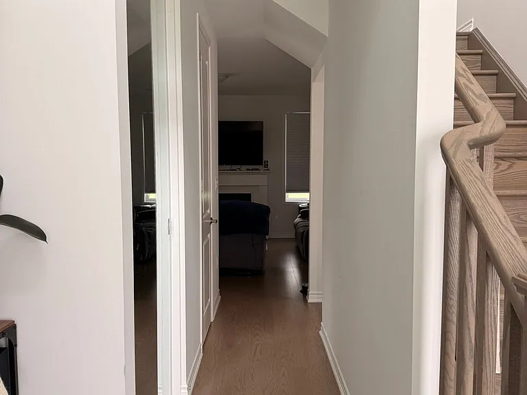 350 Madelaine Dr S — Photo 26