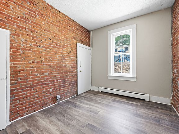 2nd image of 401 Rose St #2