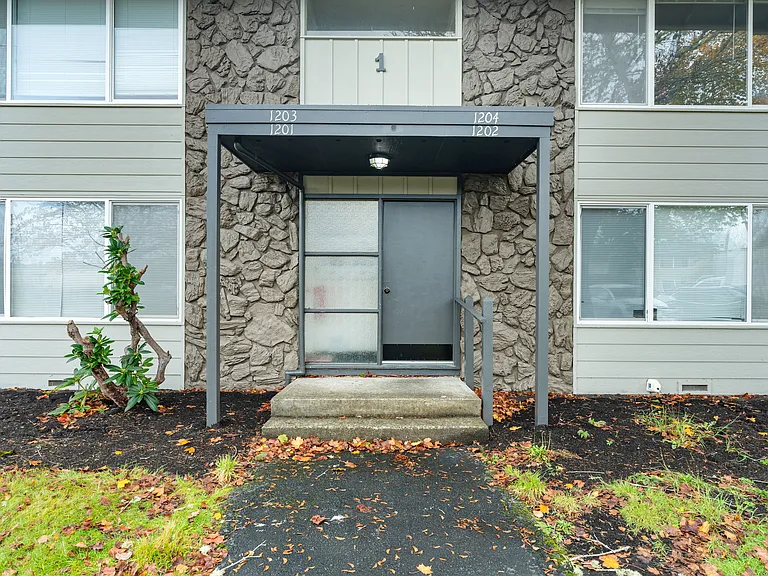 1200 W Huntley St #1203 — Photo 2