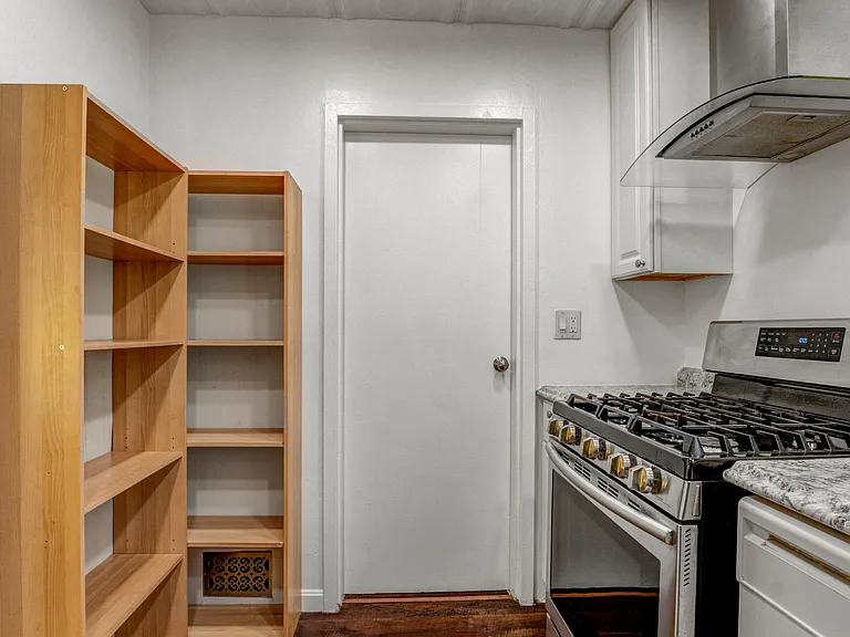 6323 Howe Pl — Photo 4