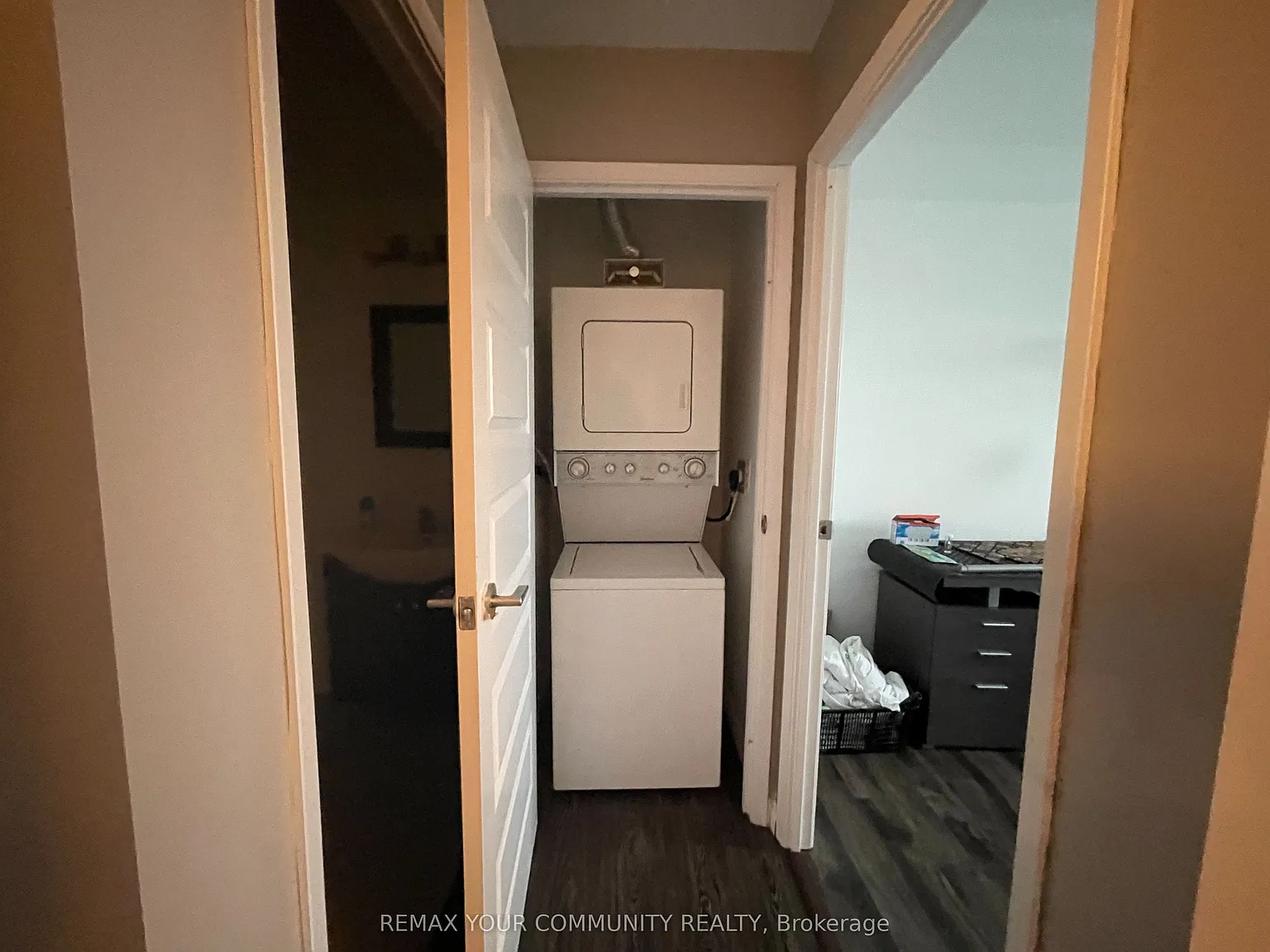 Tower B — Photo 4