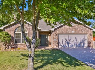 1104 SE Phoenix St, Bentonville, AR 72712