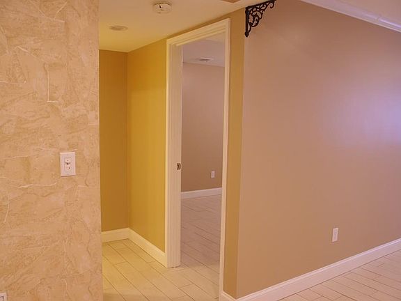 3rd image of 30 Pleasant Dr APT 4