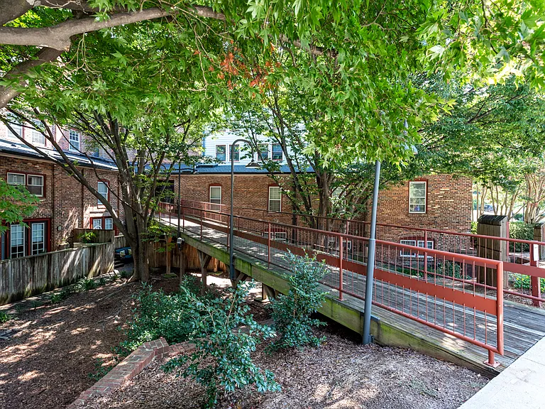 801 W McGee St #25 — Photo 14
