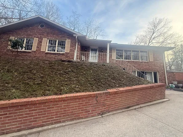 216 Mount Martha Dr, Pikeville, KY 41501