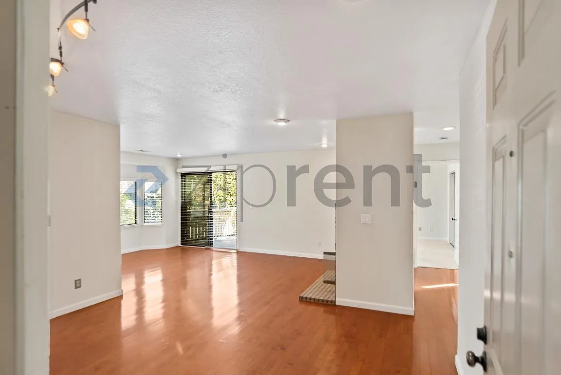 3 bed, 1600 sqft, $3,795 — Photo 4
