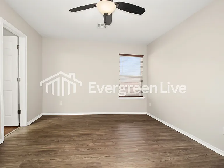 451 NE 19th Pl — Photo 13