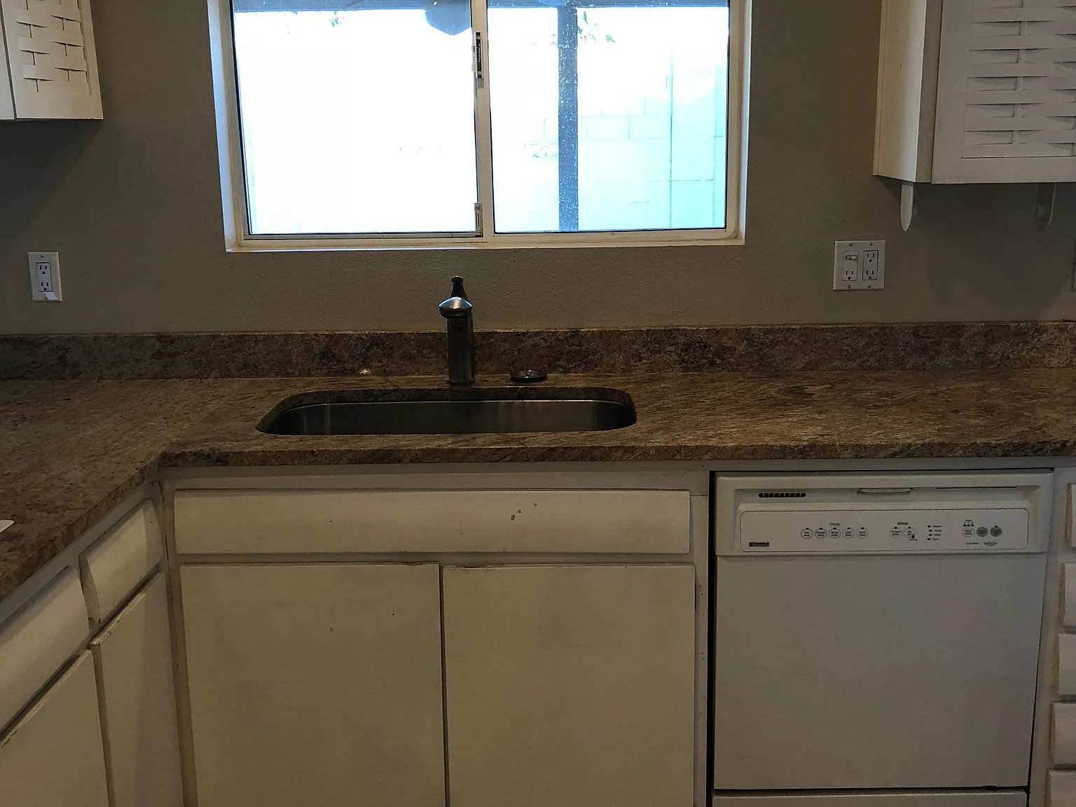 1625 N Sunset Dr — Photo 4