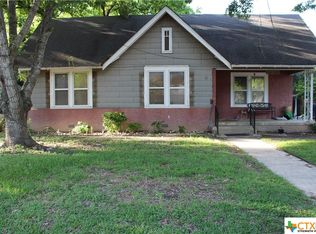 816 Elm St, Seguin, TX 78155