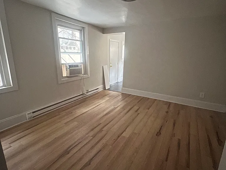 939 Spruce St #1R — Photo 3