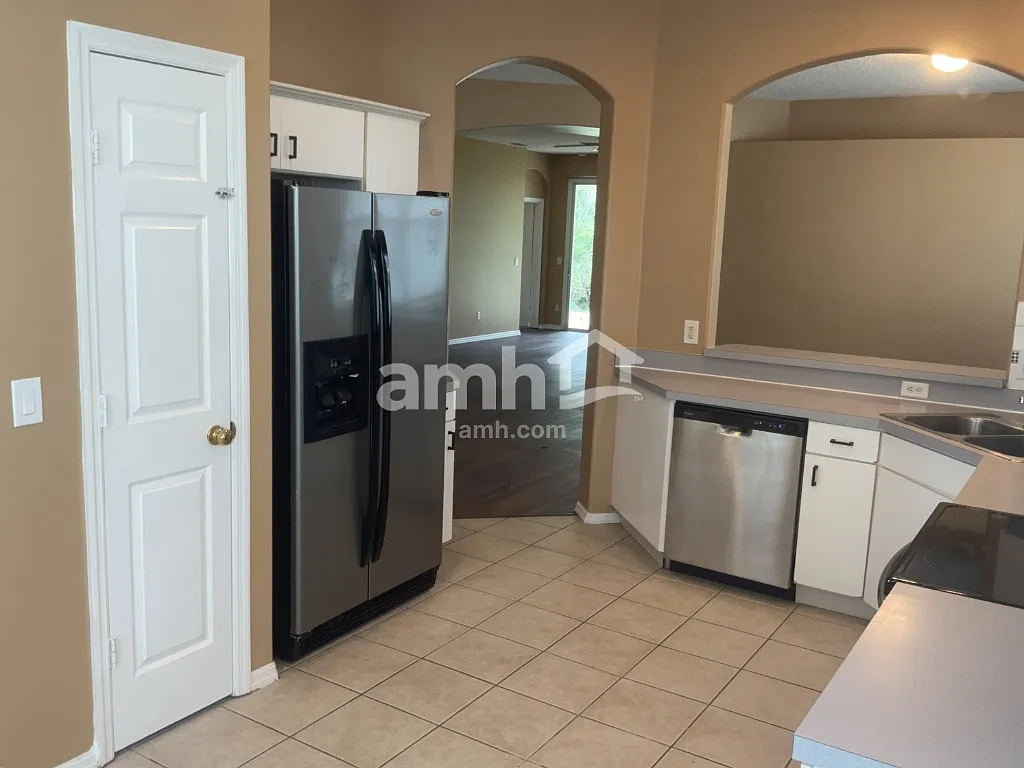 3 bed, 2.0 bath, 1643 sqft, $2,325 — Photo 4