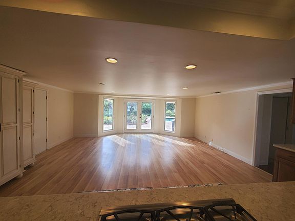 3rd image of 1458 El Monte Dr