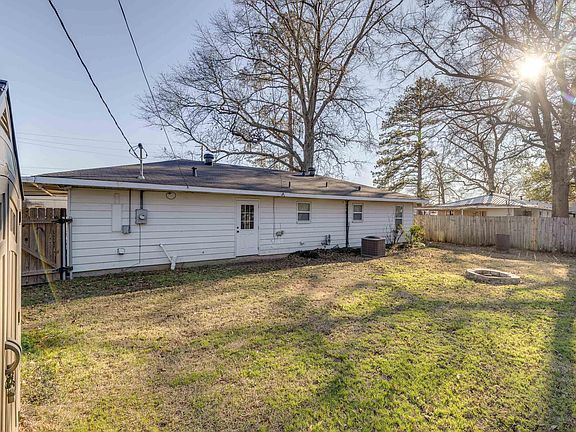 5th image of 303 Oaklawn Dr