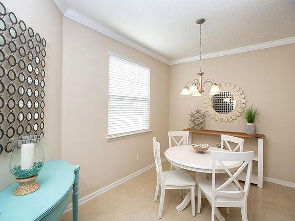 4th image of 138 Richmond Dr