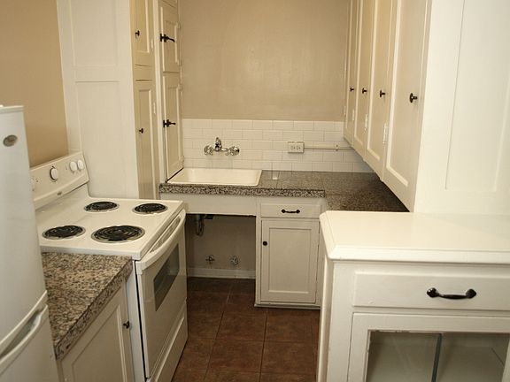 5th image of 222 Summit Ave E #1B-1Ba-500Sqft