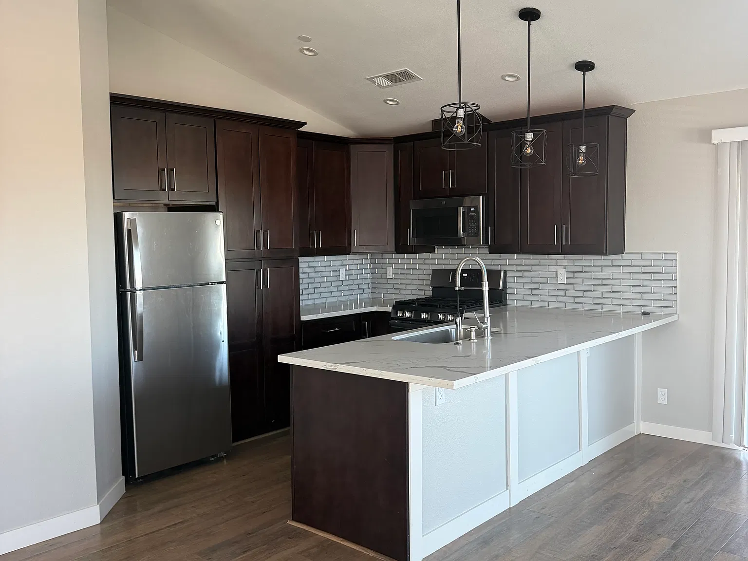 2 bed, 1200 sqft, $3,500 — Photo 3