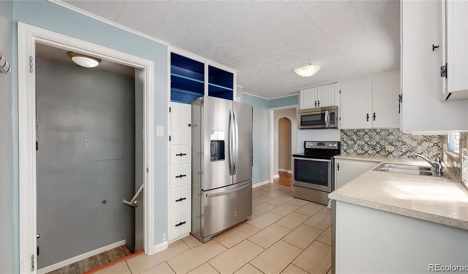 4 bed, 2.0 bath, 1919 sqft, $3,995 — Photo 3