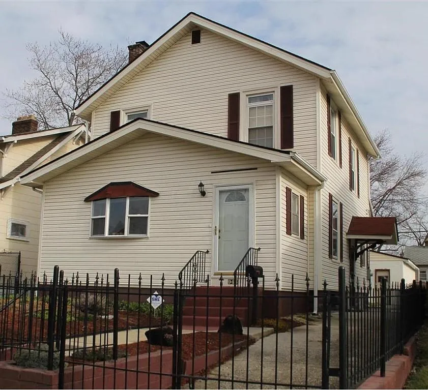 946 E 15th Ave photo 1