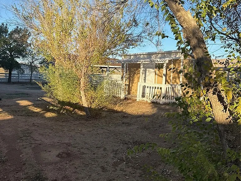 16100 Navajo Rd — Photo 24