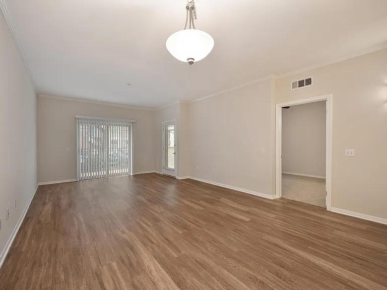 Mission Hills Apartments — Photo 23