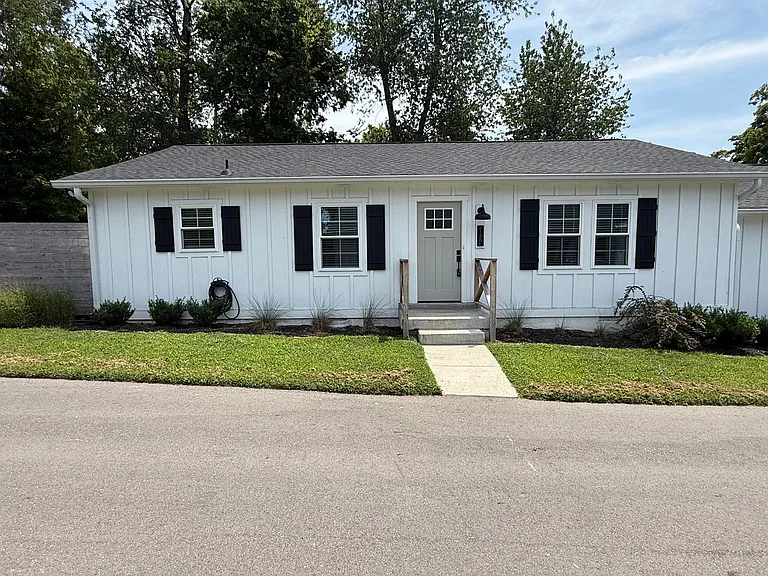 2128 Sharondale Dr #F — Photo 1