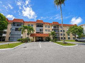 4168 Inverrary Dr, Fort Lauderdale, FL