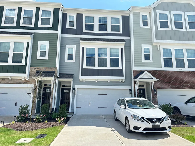 1002 Manorhaven Dr — Photo 4