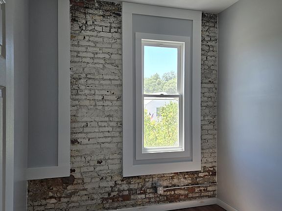 4th image of 226 Main St