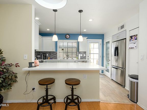 5th image of 921 W UNIVERSITY Drive #1143