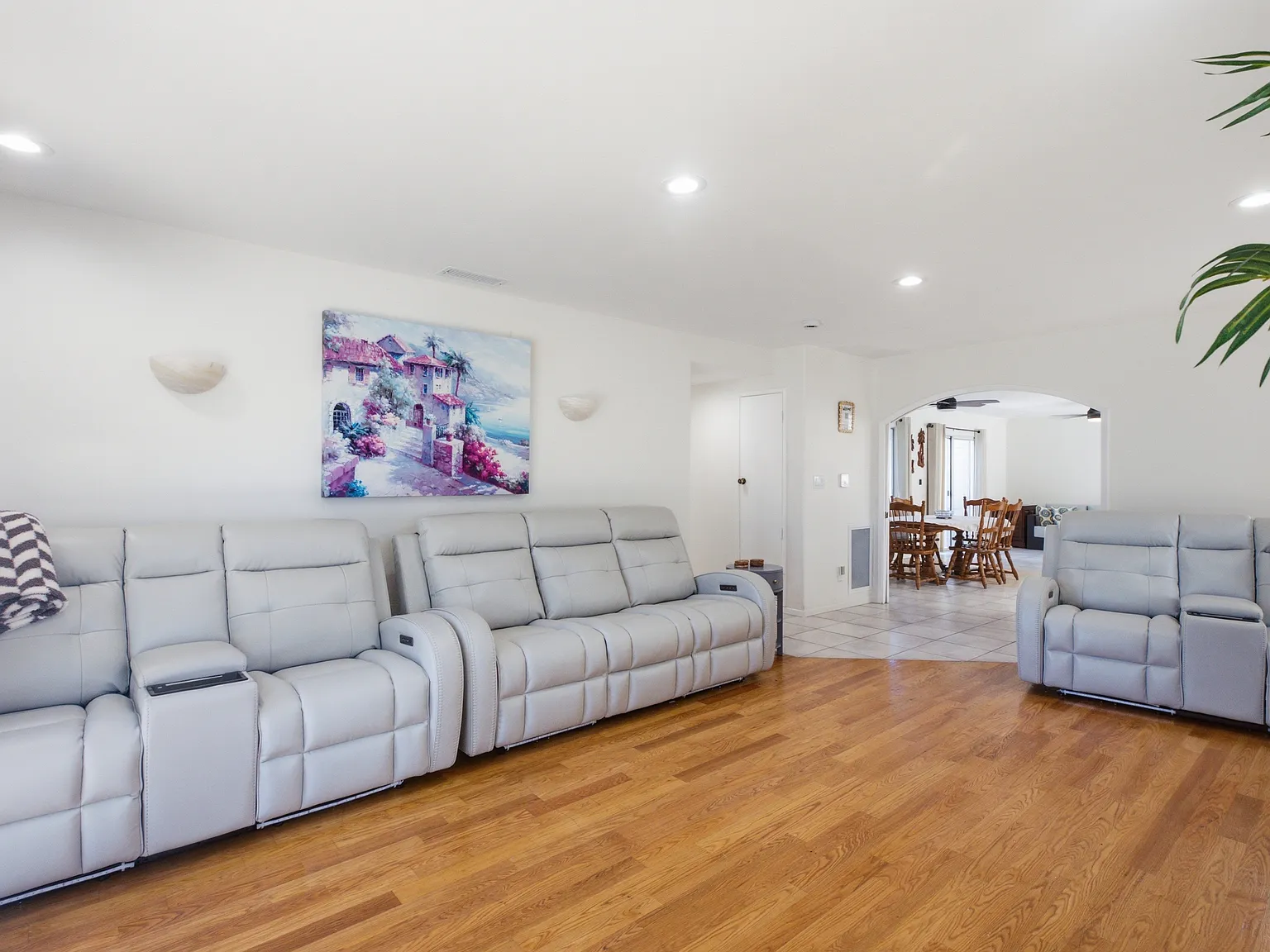 4 bed, 2000 sqft, $6,500 — Photo 1