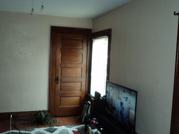 3rd image of 1015 Rivermet Ave #2