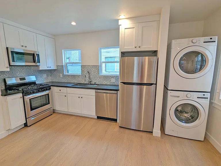 3917 1/2 Montclair St #3917-1/2 — Photo 8