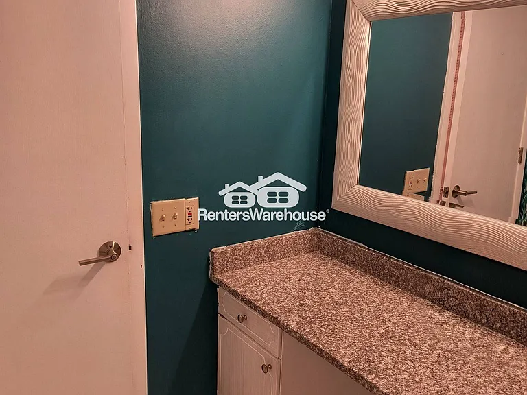 1901 Emerson Ave S #102 — Photo 20