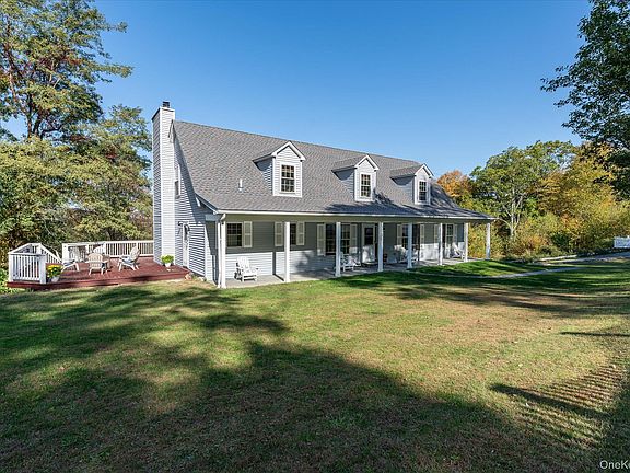 4th image of 581 Barrett Hill Road