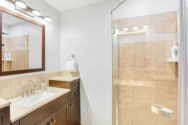 1146 Tiverton Ct — Photo 5