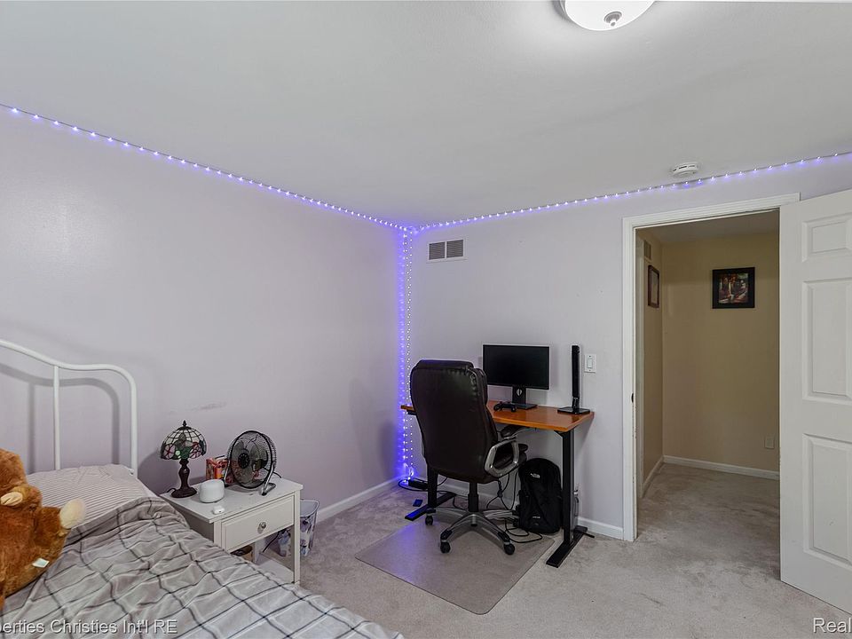 41101 Croydon Ct, photo 23