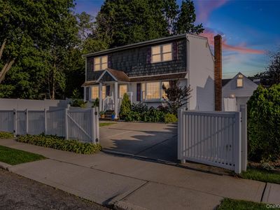 17 Woodcrest Road, Hicksville, NY, 11801