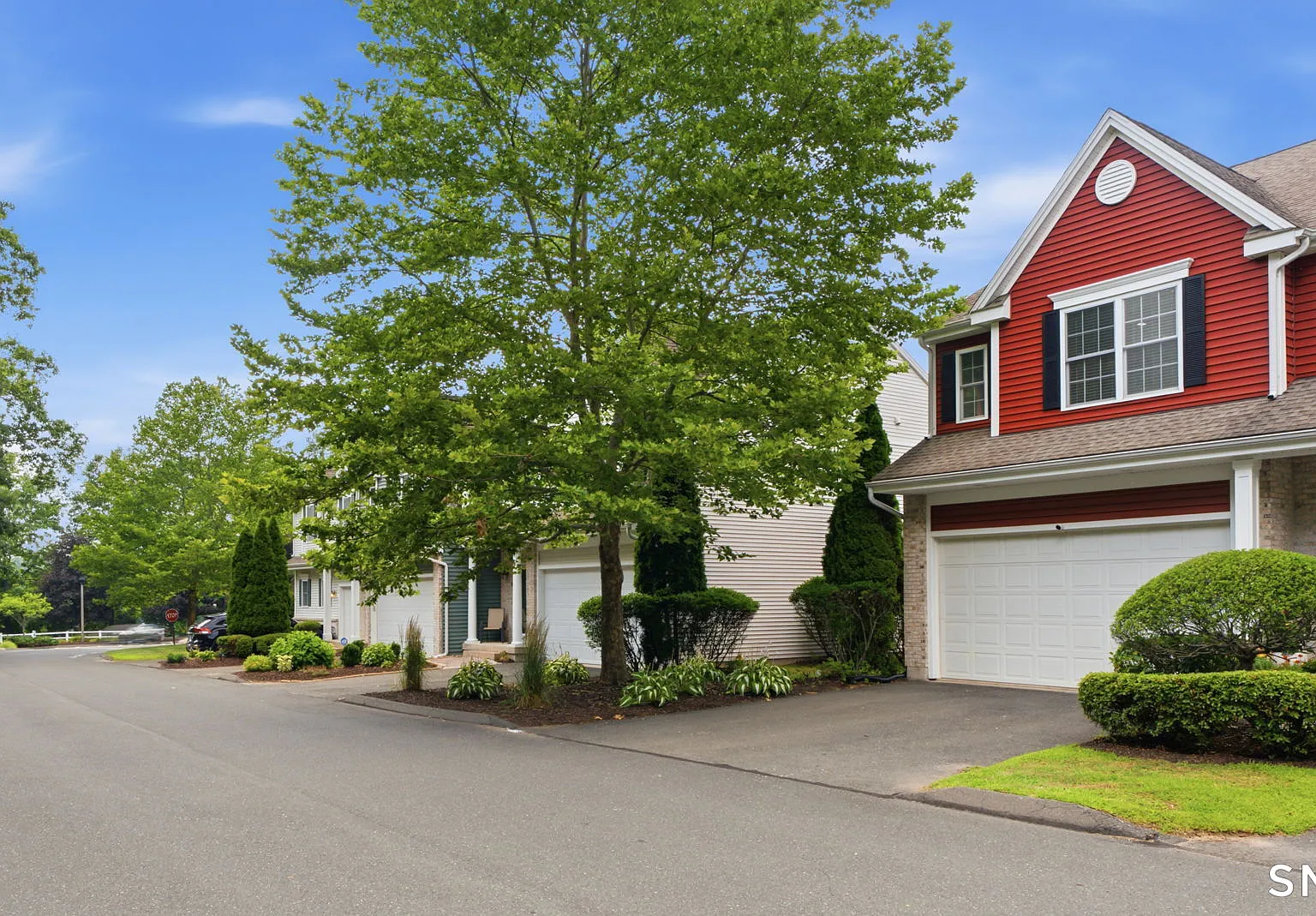 2 bed, 2.5 bath, 1770 sqft, $2,500 — Photo 2