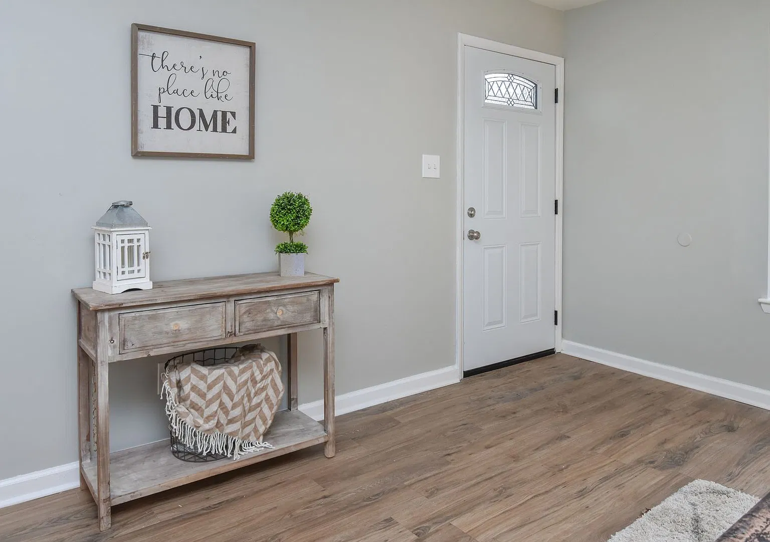 Completely Updated & Ready NOW!! 1-Car Attached Garage, Pet Friendly, Fenced Yard! Community Park — Photo 3