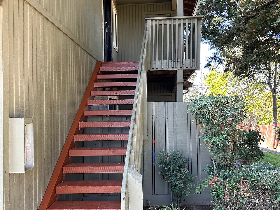 560 Winchester St #10