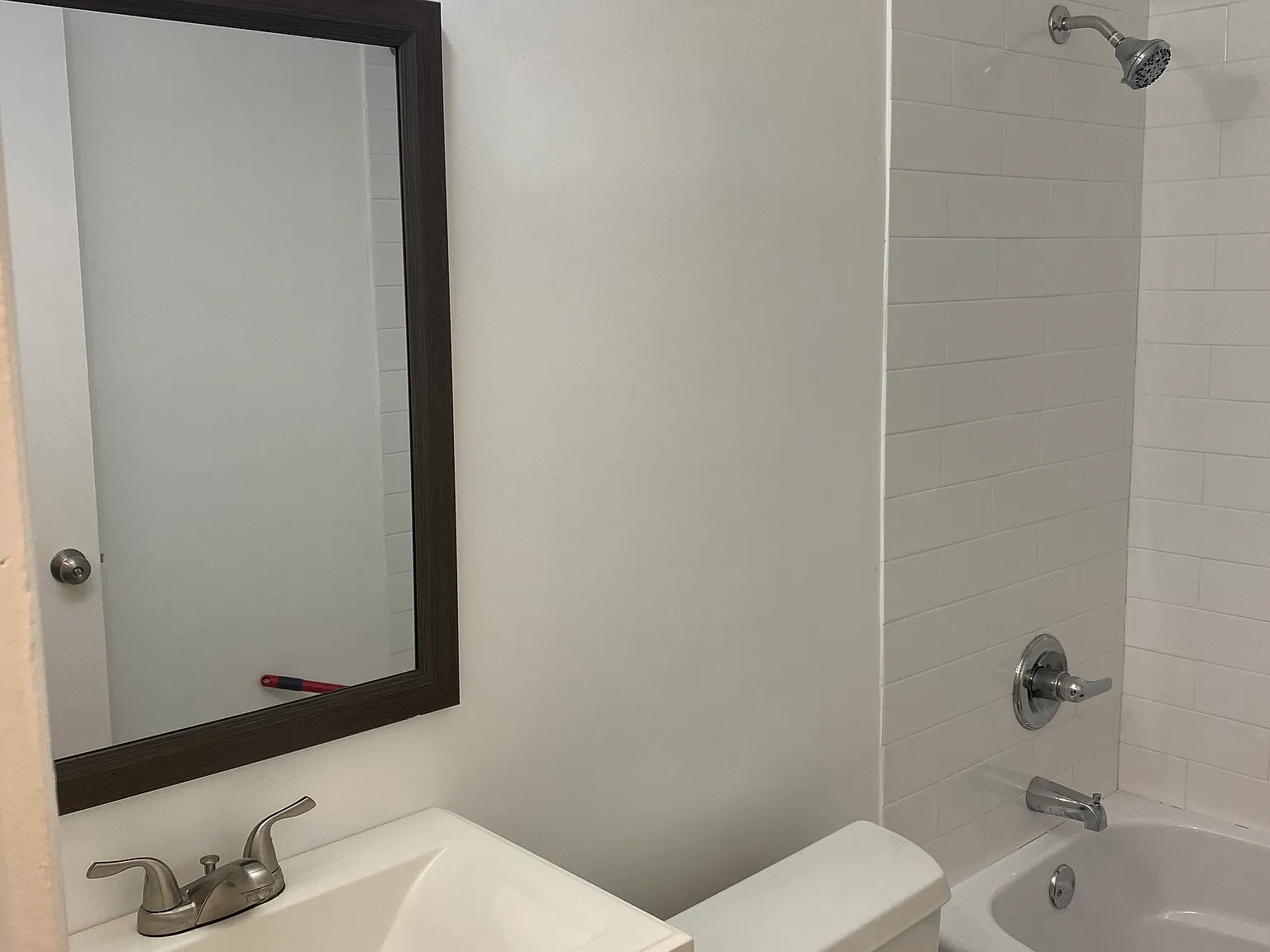 2116 Kemper Ln — Photo 2