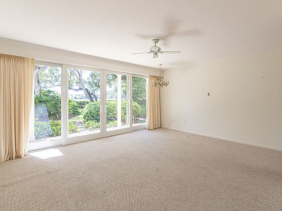 3rd image of 111 Johns Island Dr