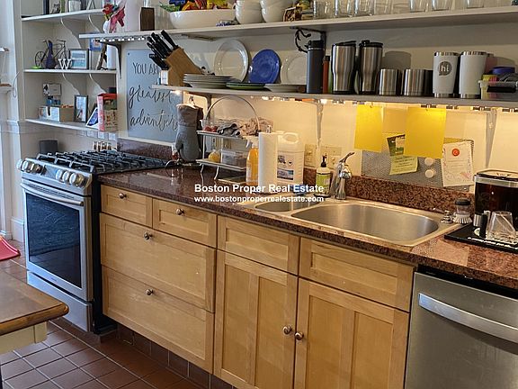 2nd image of 429 Beacon St #1C