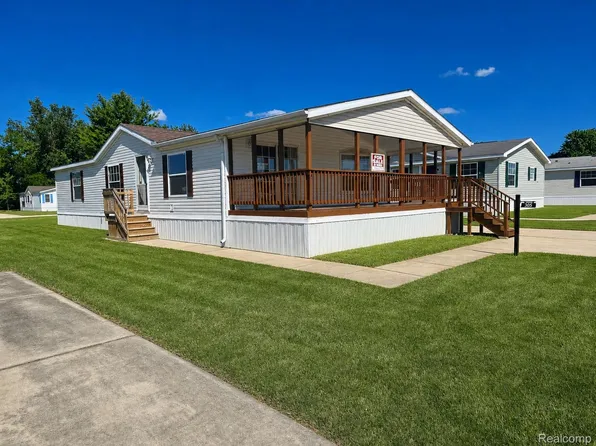 305 Aspen Ln, Dundee, MI 48131
