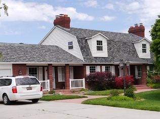 1216 W Meadow Ridge Ln, South Jordan, UT 84095