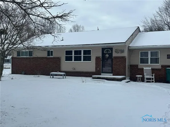 23348 W Centerfield Dr, Genoa, OH 43430