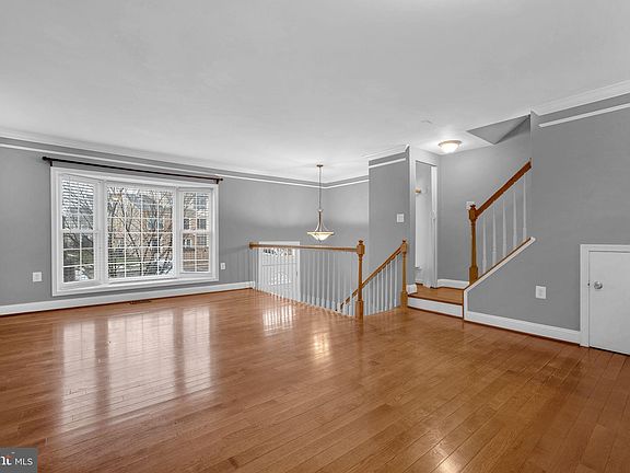 3rd image of 7627 Jordon Hollow Ct
