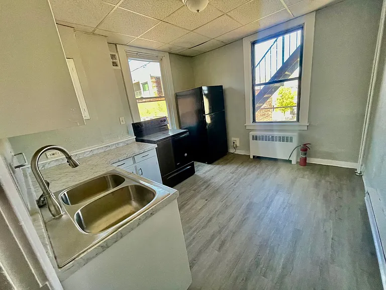 810 Amity Street — Photo 6